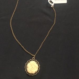 Vintage Look Necklace Yellow Rose